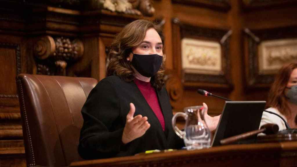 Ada Colau, alcaldesa de Barcelona, durante un pleno municipal / EFE