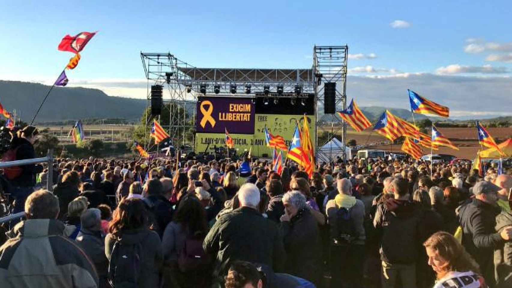 Concentración independentista organizada por ERC ante la cárcel de Lledoners para exigir la liberación de los presos por el 1-O / ERC