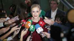 Cristina Cifuentes, presidenta de la Comunidad de Madrid en declaraciones a los medios / EFE