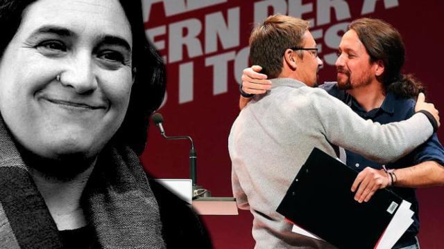 Xavier Domènech y Pablo Iglesias se abrazan ante la mirada de Ada Colau / FOTOMONTAJE DE CG