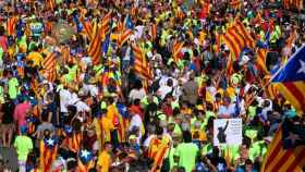 La manifestación independentista de la Diada en apoyo a l a legitimidad del referéndum  / EFE