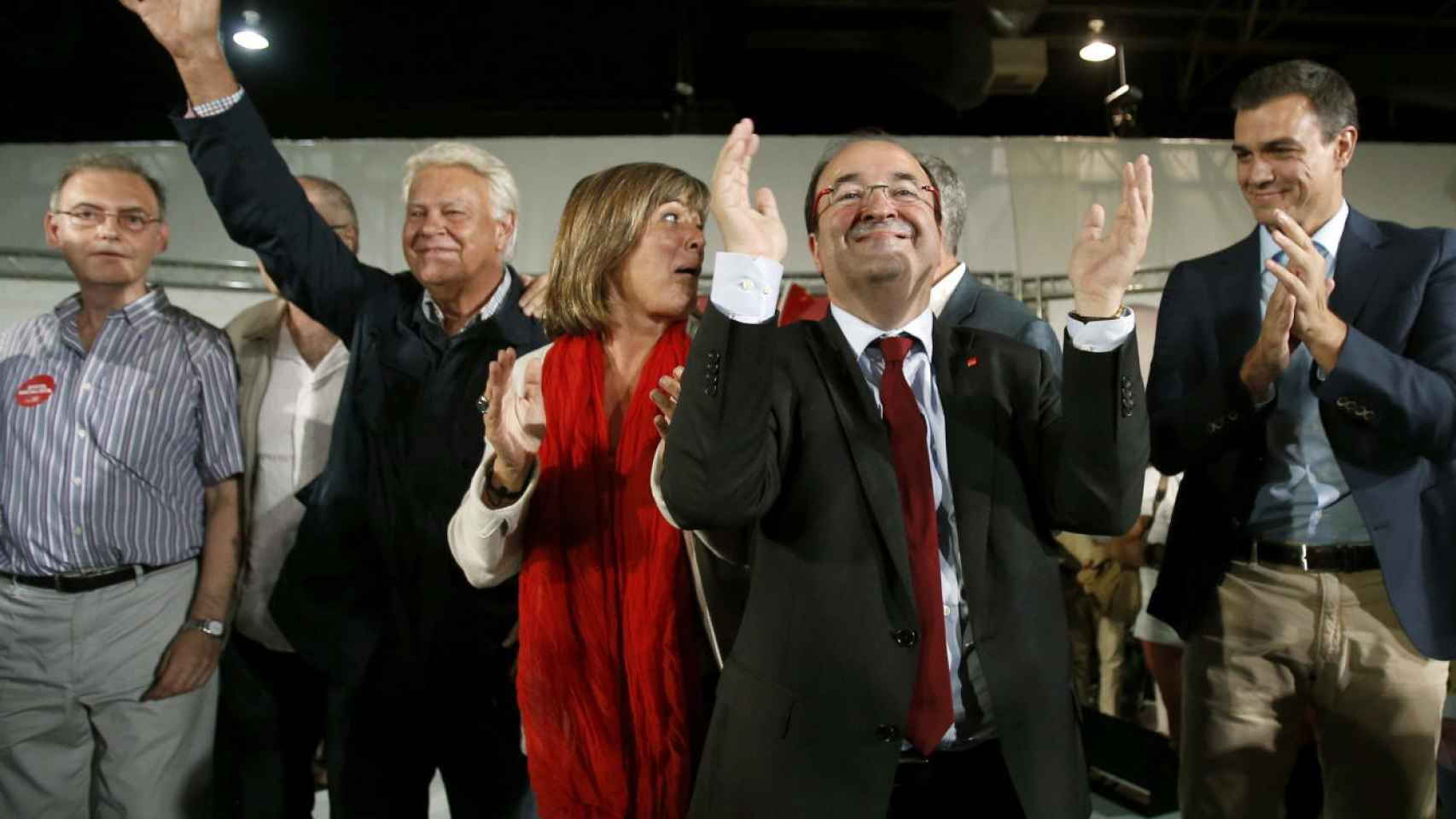 Felipe González, Miquel Iceta y Pedro Sánchez en un mitin en L'Hospitalet / EFE