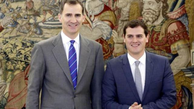 El Rey con el líder de Ciudadanos, Albert Rivera.