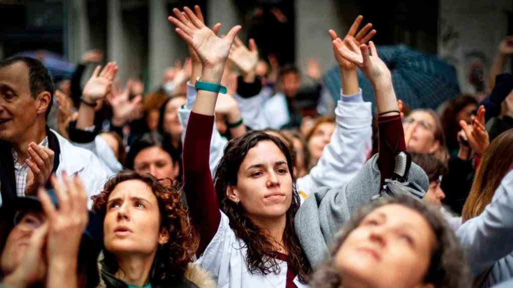 Sanitarios, durante una protesta por las condiciones laborales / EFE