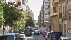 Calle de Alfred Perenya, en la que está el piso al que un ladrón entró por la ventana / MAPS