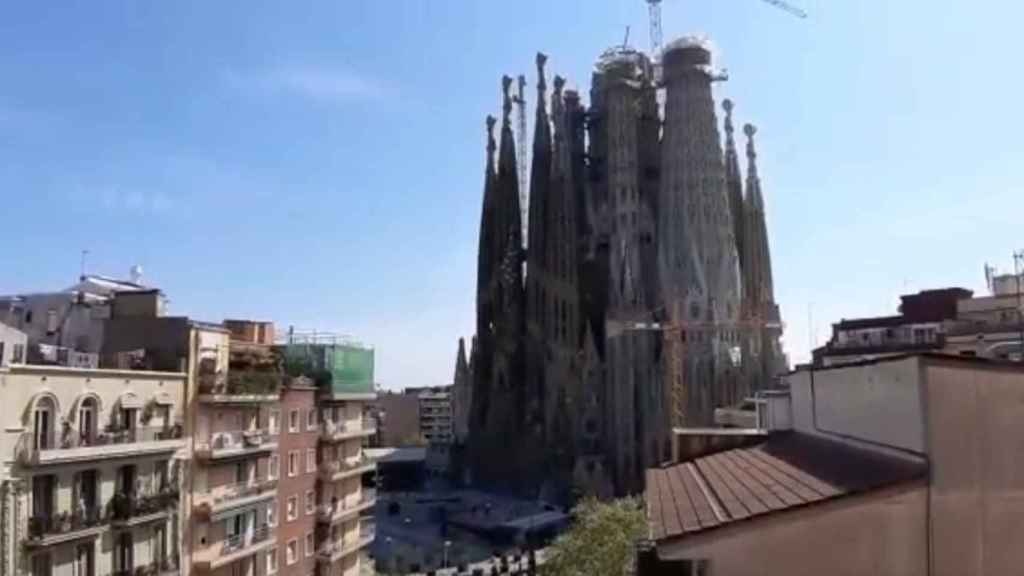 Emocionante concierto de un vecino de la Sagrada Familia de Barcelona / CG