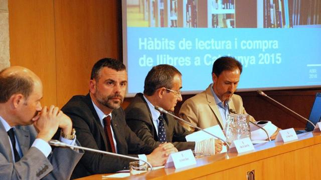El consejero de Cultura, Santi Vila, durante la presentación de un informe sobre hábitos de lectura.