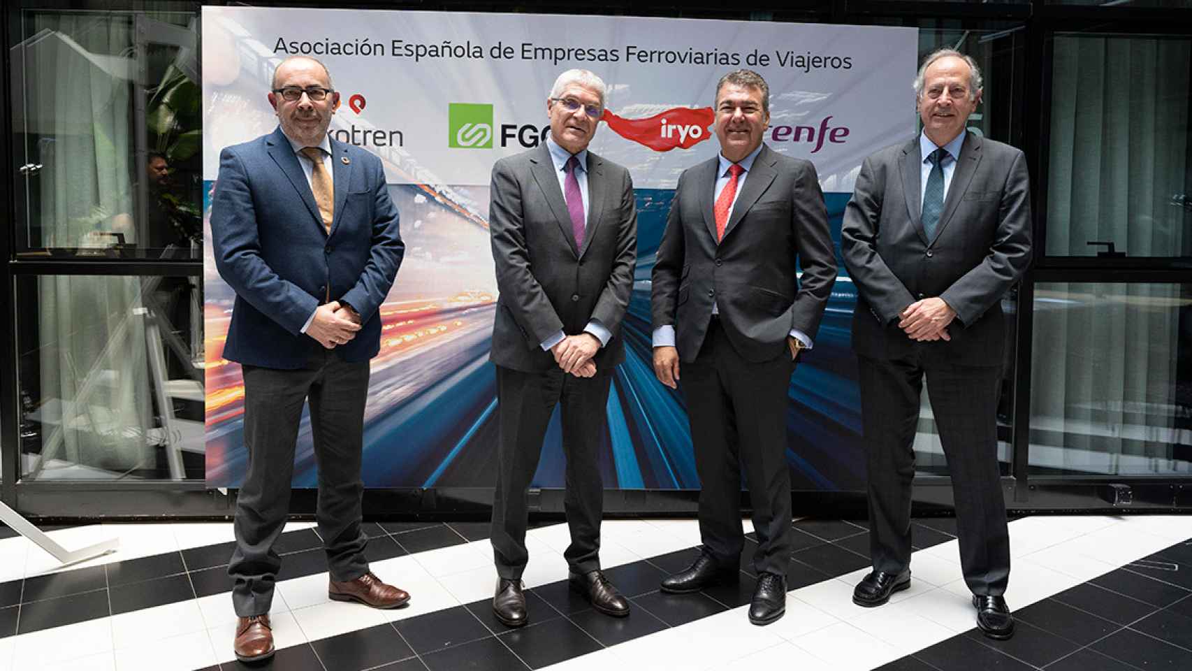 Tras la firma de la Asociación (de izquierda a derecha): Javier Seoane, Director General de Euskotren, Isaías Táboas, presidente de Renfe, Carlos Bertomeu, presidente de iryo, y Pere Calvet, Director General de FGC / ROMAN