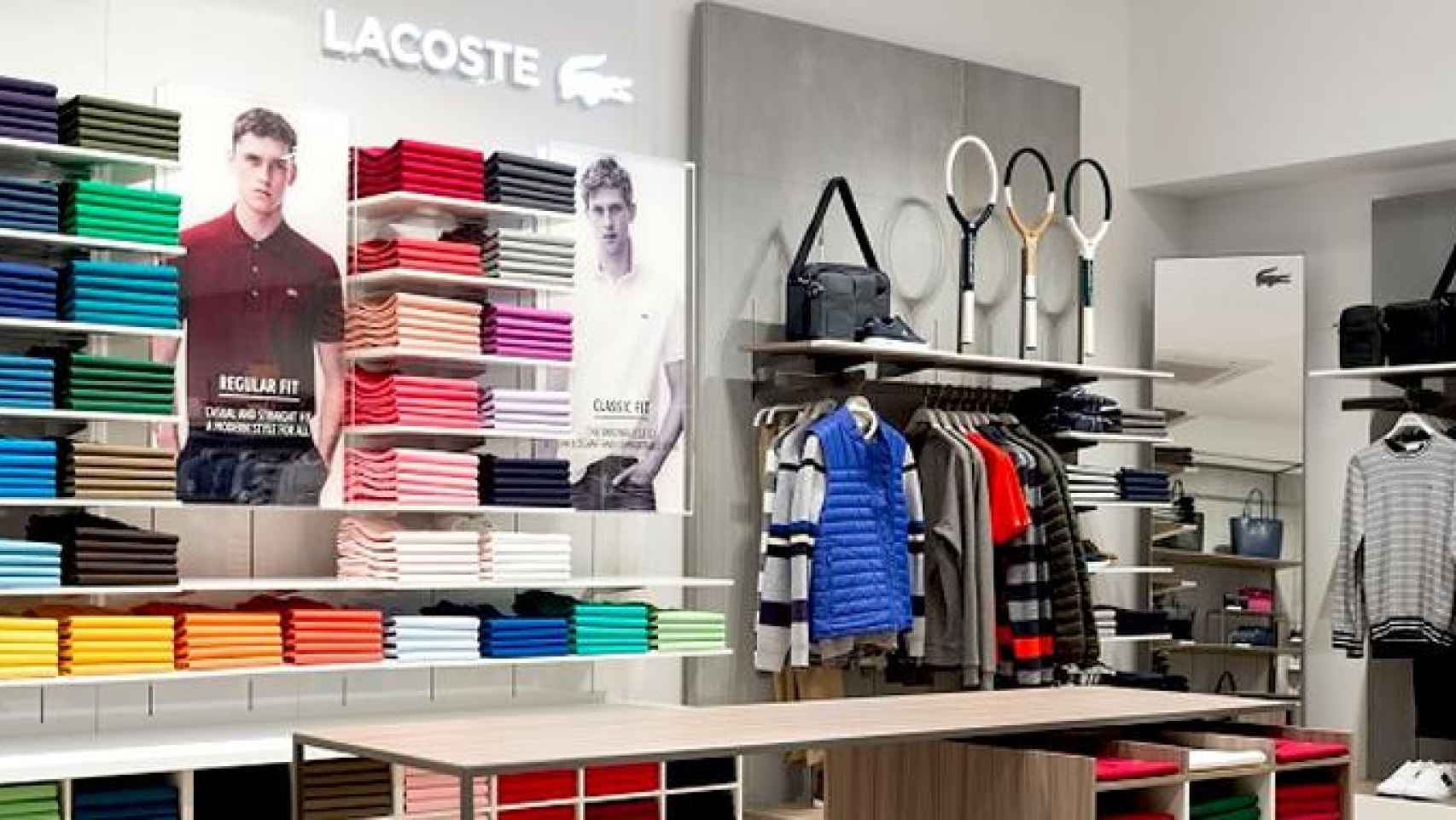 Tienda de la multinacional francesa Lacoste / LACOSTE