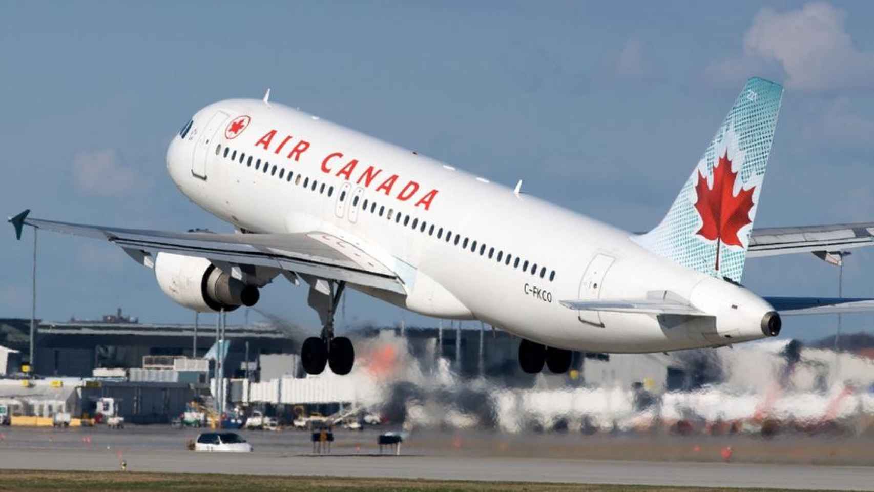 Un airbus de la compañía AirCanada en pleno despegue