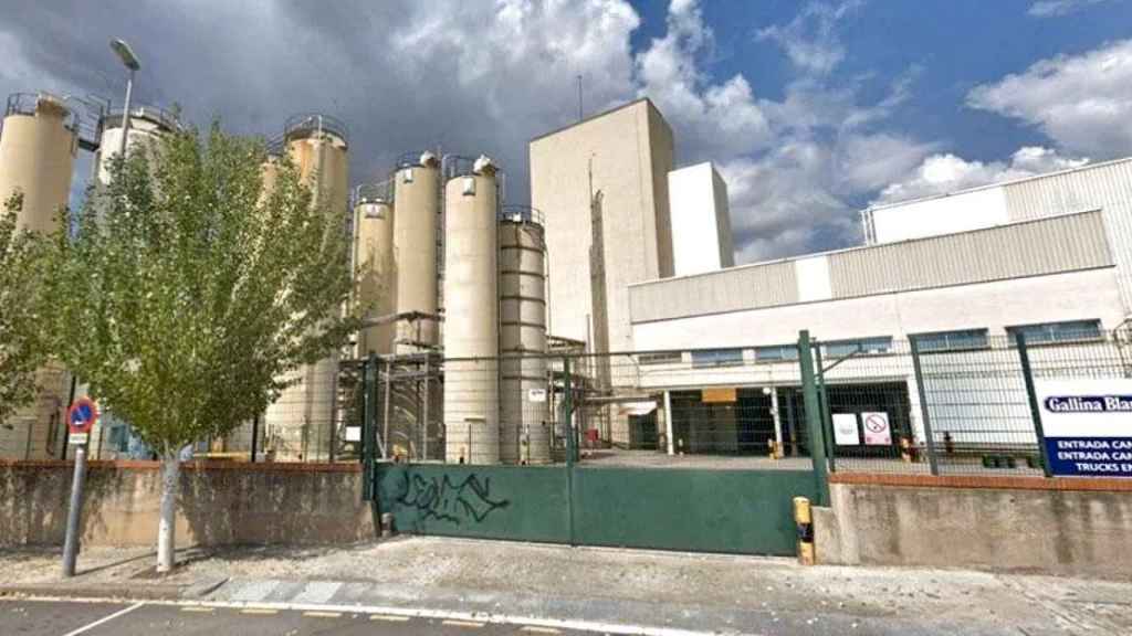 La entrada de la factoría de Gallina Blanca en Sant Joan Despí, que se convertirá en la sede central de Agrolimen / GOOGLE