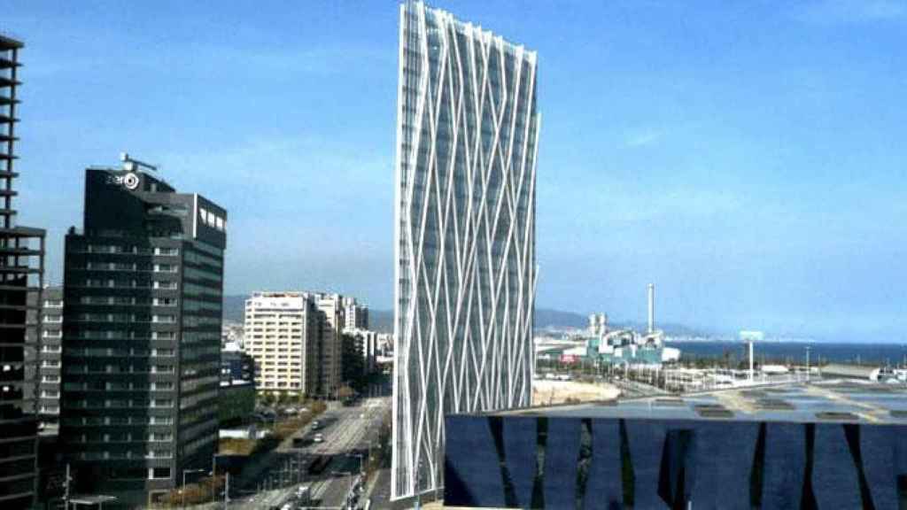 La Torre Telefónica, el rascacielos Diagonal 00, que se venderá para atajar la deuda de la operadora / EFE