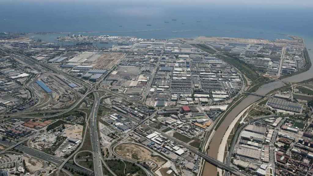 Vista aérea del polígono industrial de la Zona Franca de Barcelona