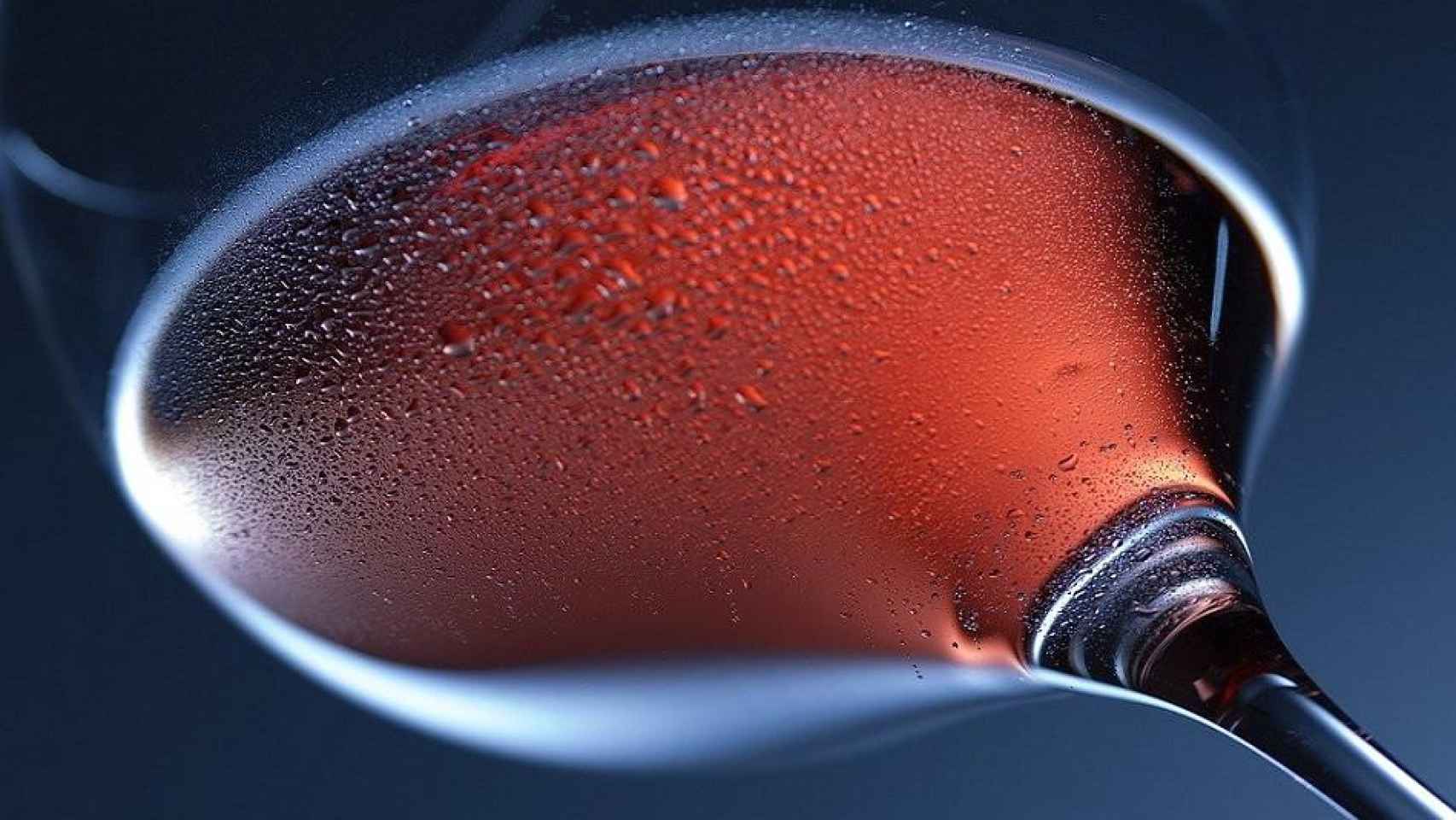 Detalle de vinos tintos / Dirk Wohlrabe EN PIXABAY