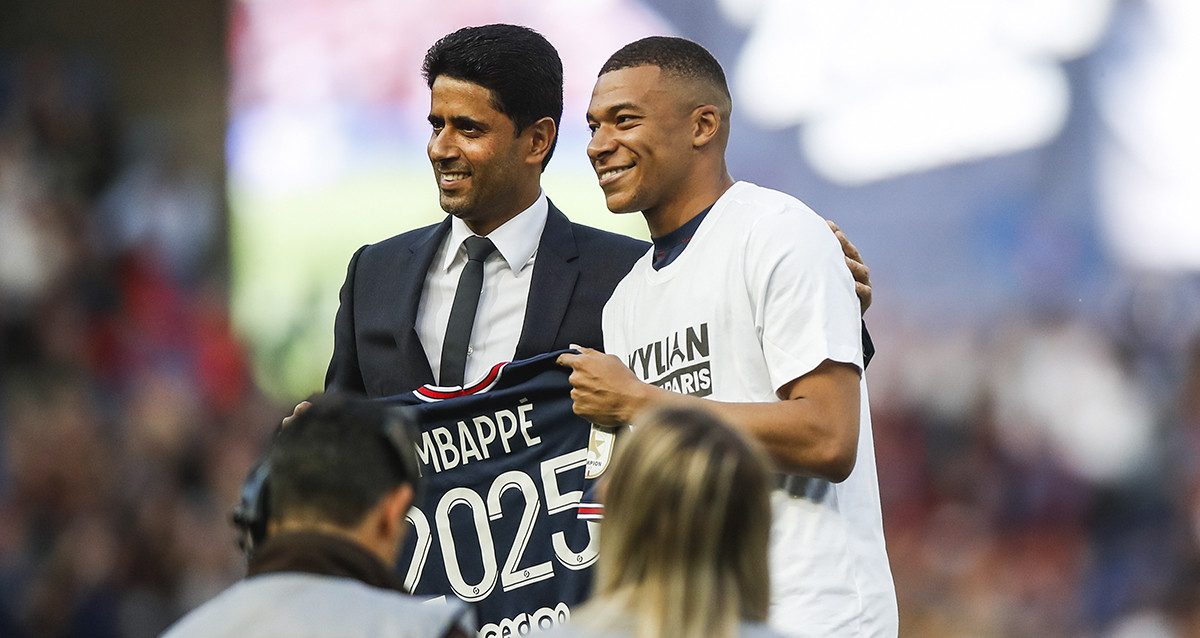 Nasser Al Khelaifi, presidente del PSG, junto a Kylian Mbappé, de momento no ha podido fichar a Ansu Fati / EFE