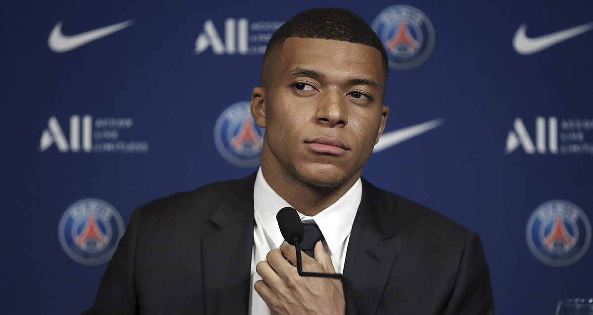 Kylian Mbappé, en el acto de la renovación de su contrato con el PSG / EFE