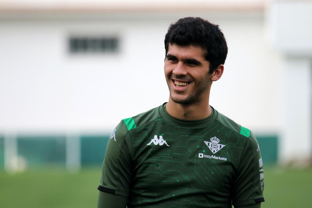 Aleñá en un entrenamiento del Real Betis / EFE