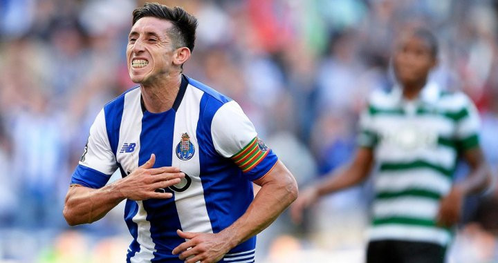 Héctor Herrera celebra un gol con el Oporto / EFE