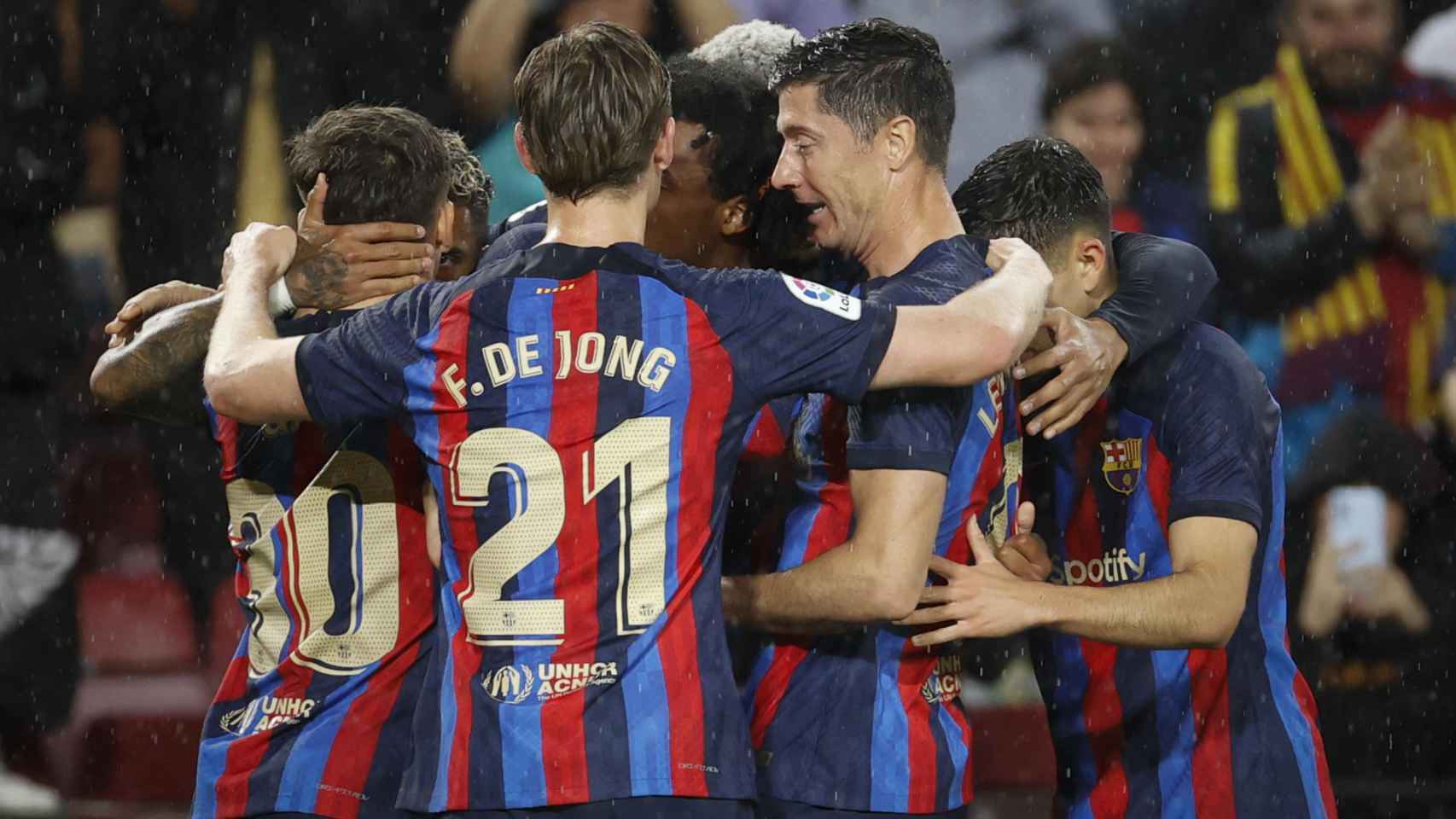 Los futbolistas del Barça celebran un gol contra el Betis / EFE