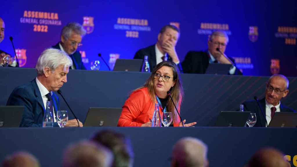 Miembros de la junta directiva, en la asamblea de socios compromisarios del Barça del ejercicio 21-22