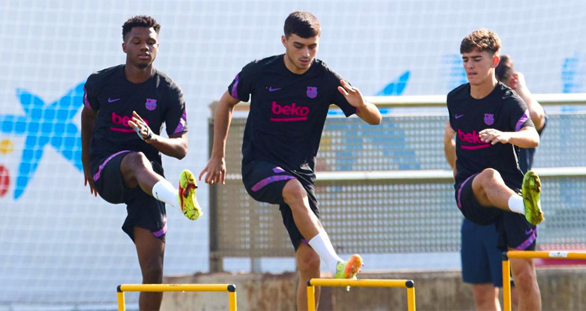 Ansu Fati, Pedri y Gavi durante un entrenamiento / FCB