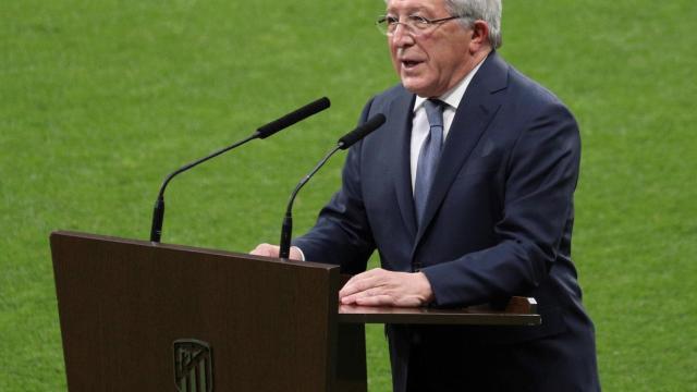 Enrique Cerezo en un acto de celebración de la Liga / EFE