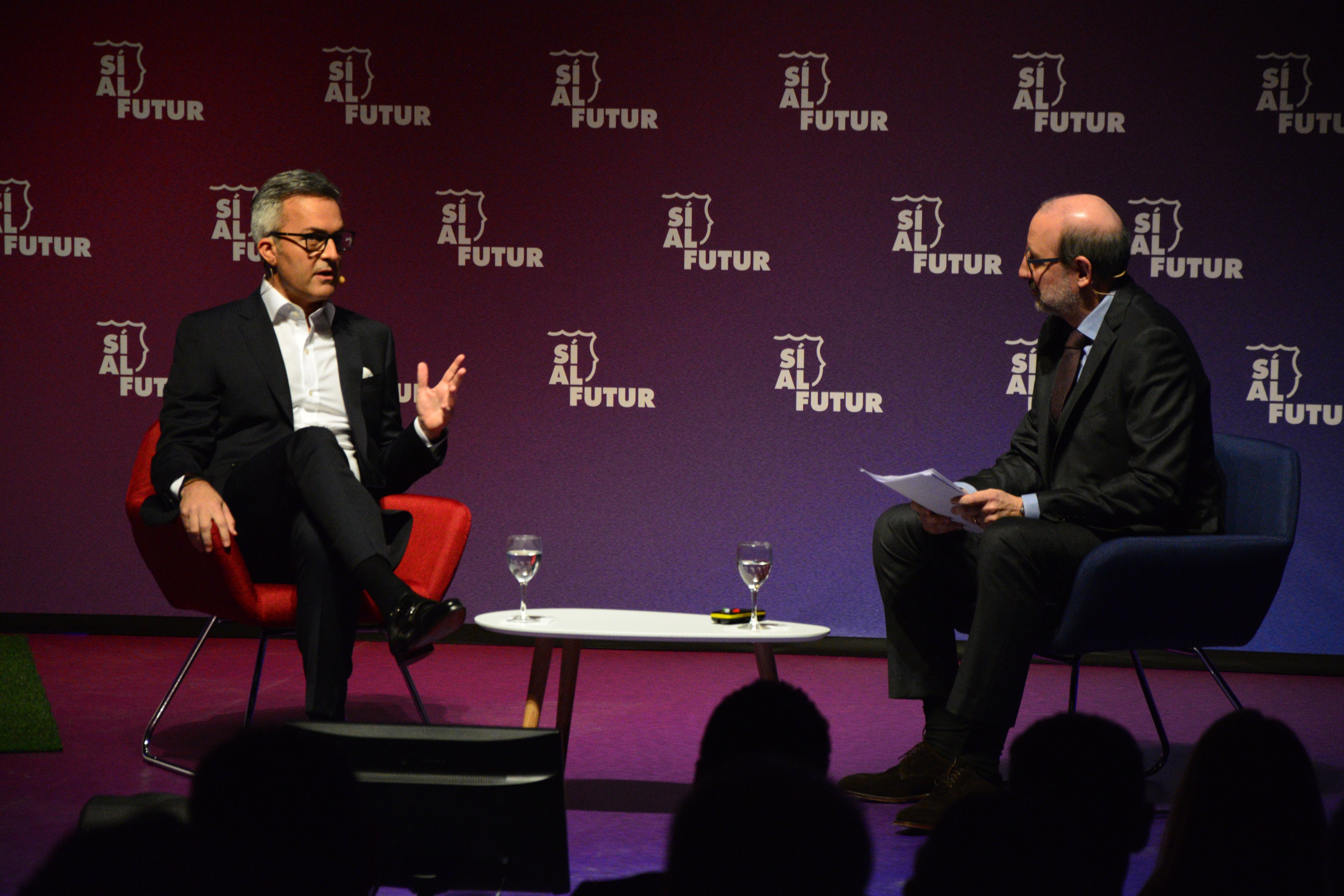 Víctor Font conversa con Antoni Bassas en la presentación de la candidatura 'Sí al futur' / SI AL FUTUR