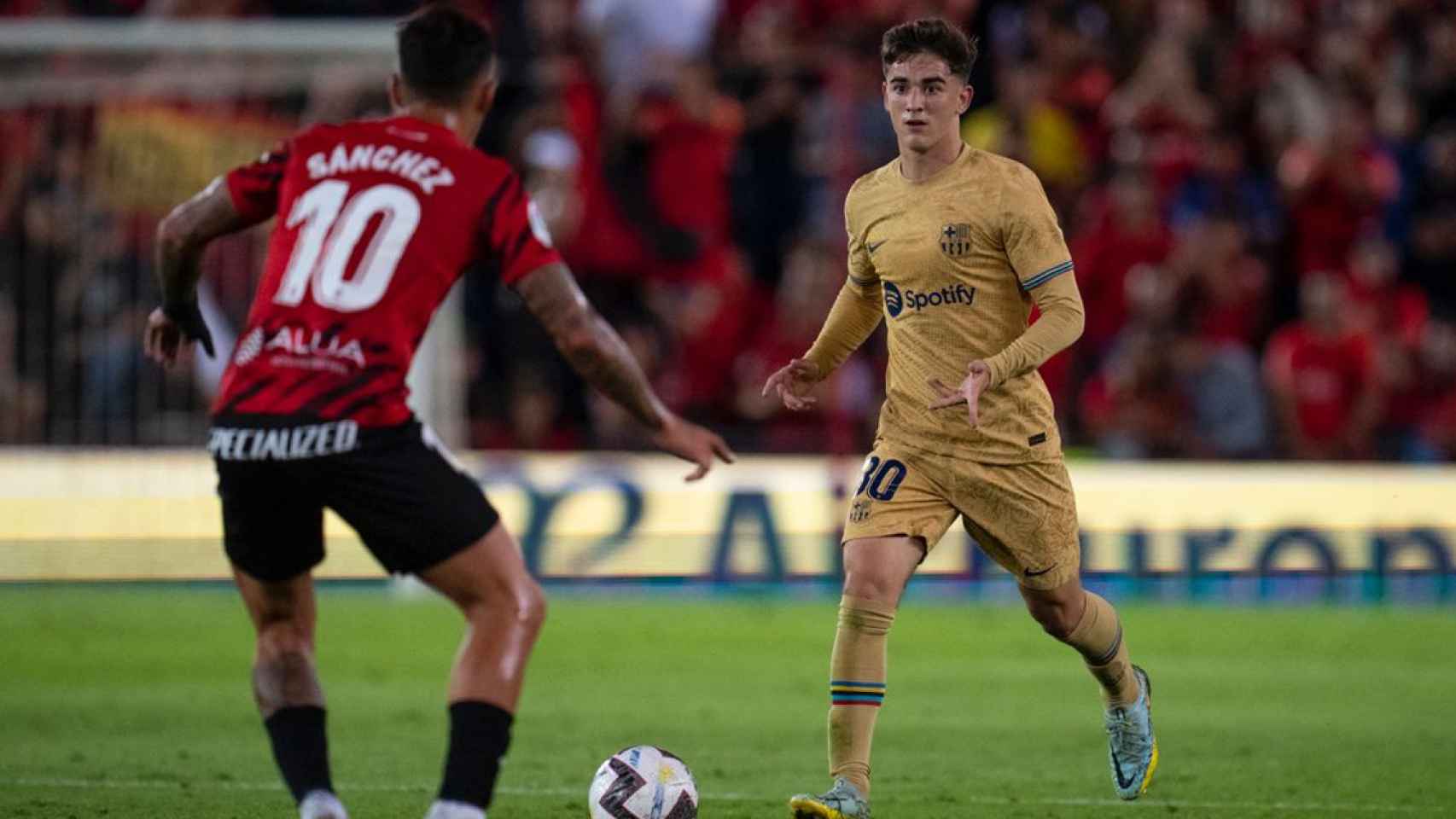 Gavi, en una jugada del partido del Barça contra el Mallorca / FCB