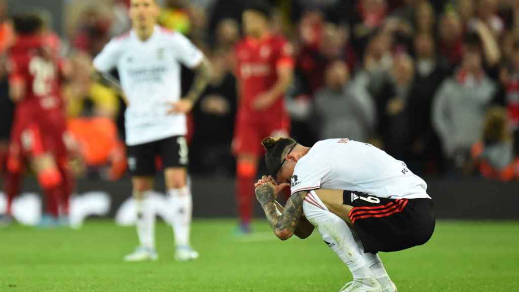 Darwin Núñez, lamentándose por la eliminación del Benfica en Champions / EFE