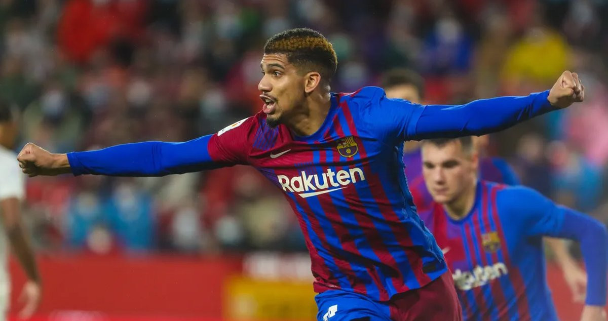 Araujo, celebrando con euforia su gol contra el Sevilla / FCB