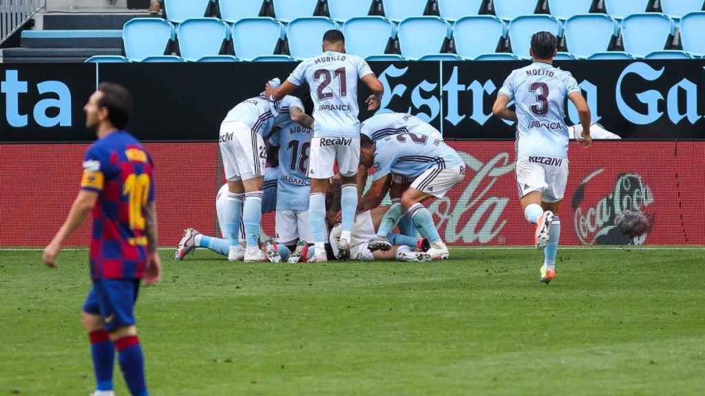 Los jugadores del Celta, celebrando un gol contra el Barça en Balaídos | EFE