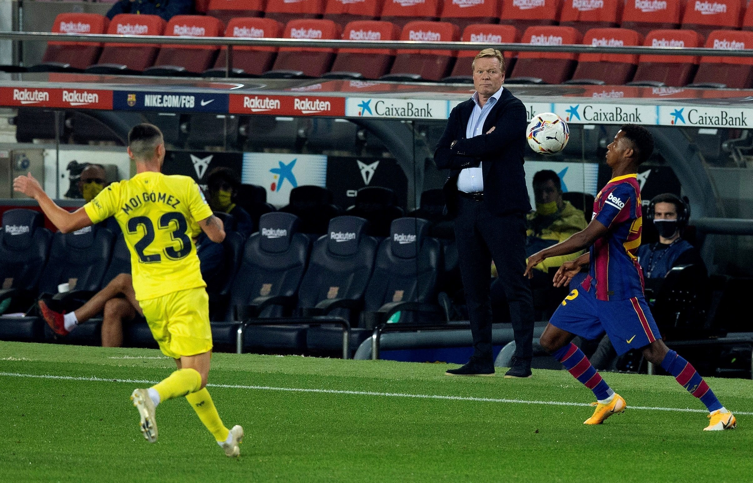 Ronald Koeman dirigiendo al Barça contra el Villarreal / FC Barcelona