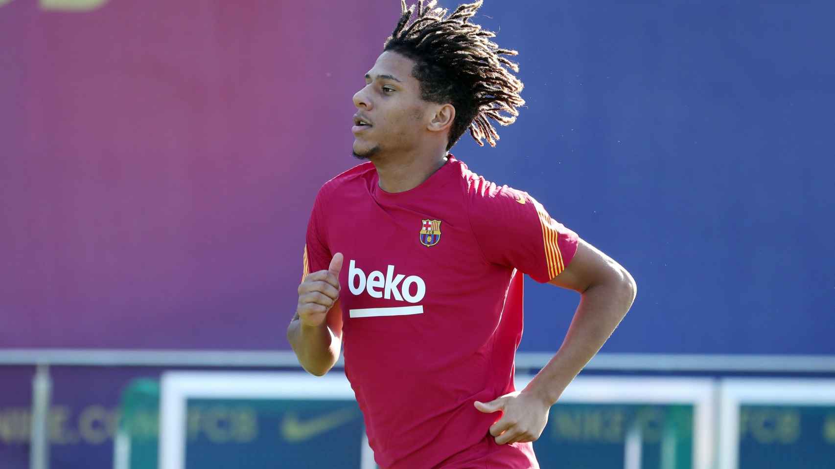 Jean Clair Todibo en un entrenamiento del Barça / EFE