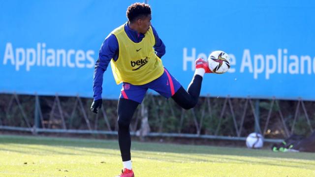Ronald Araujo se ha entrenado con sus compañeros antes de la Supercopa de España / FC BARCELONA