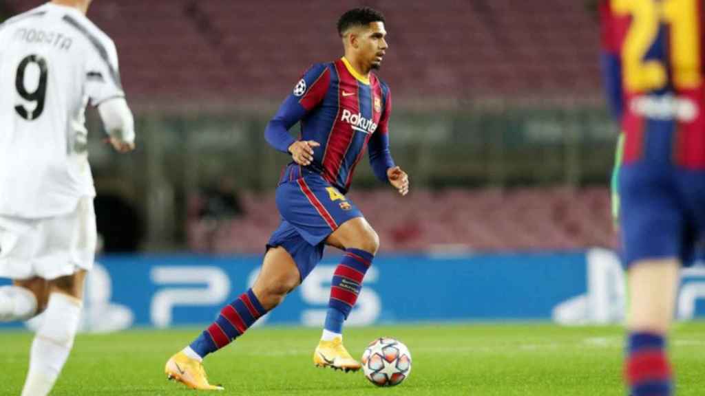 Ronald Araújo volvió a la titularidad ante la Juve en el Camp Nou / FC BARCELONA