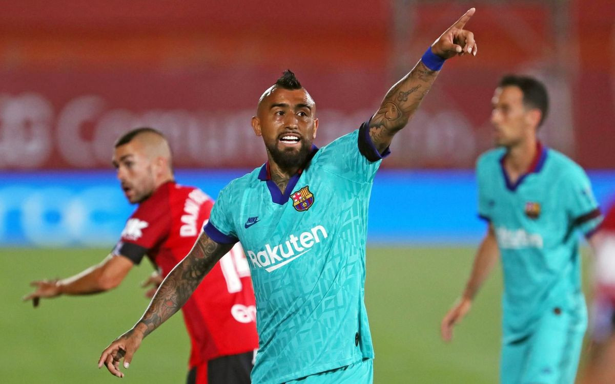 Arturo Vidal durante el encuentro ante el RCD Mallorca / FCB