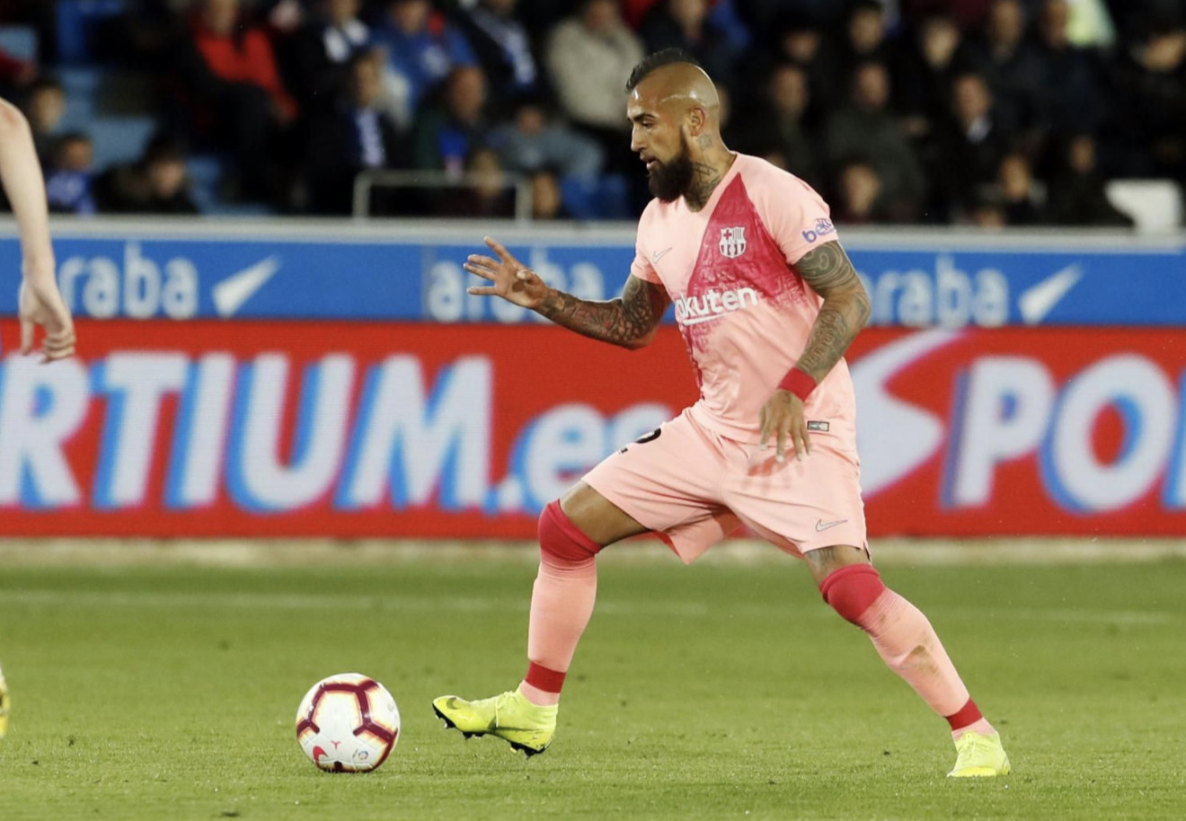 Una foto de Arturo Vidal durante el Alavés - Barça / FCB