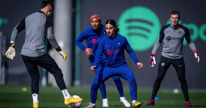 Julián Araujo ya se entrena a las órdenes de Xavi en el Barça / FCB