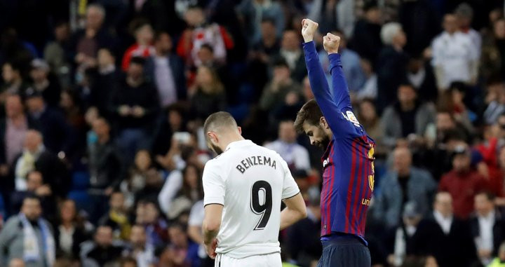 Piqué celebrando el triunfo en el Santiago Bernabéu / EFE