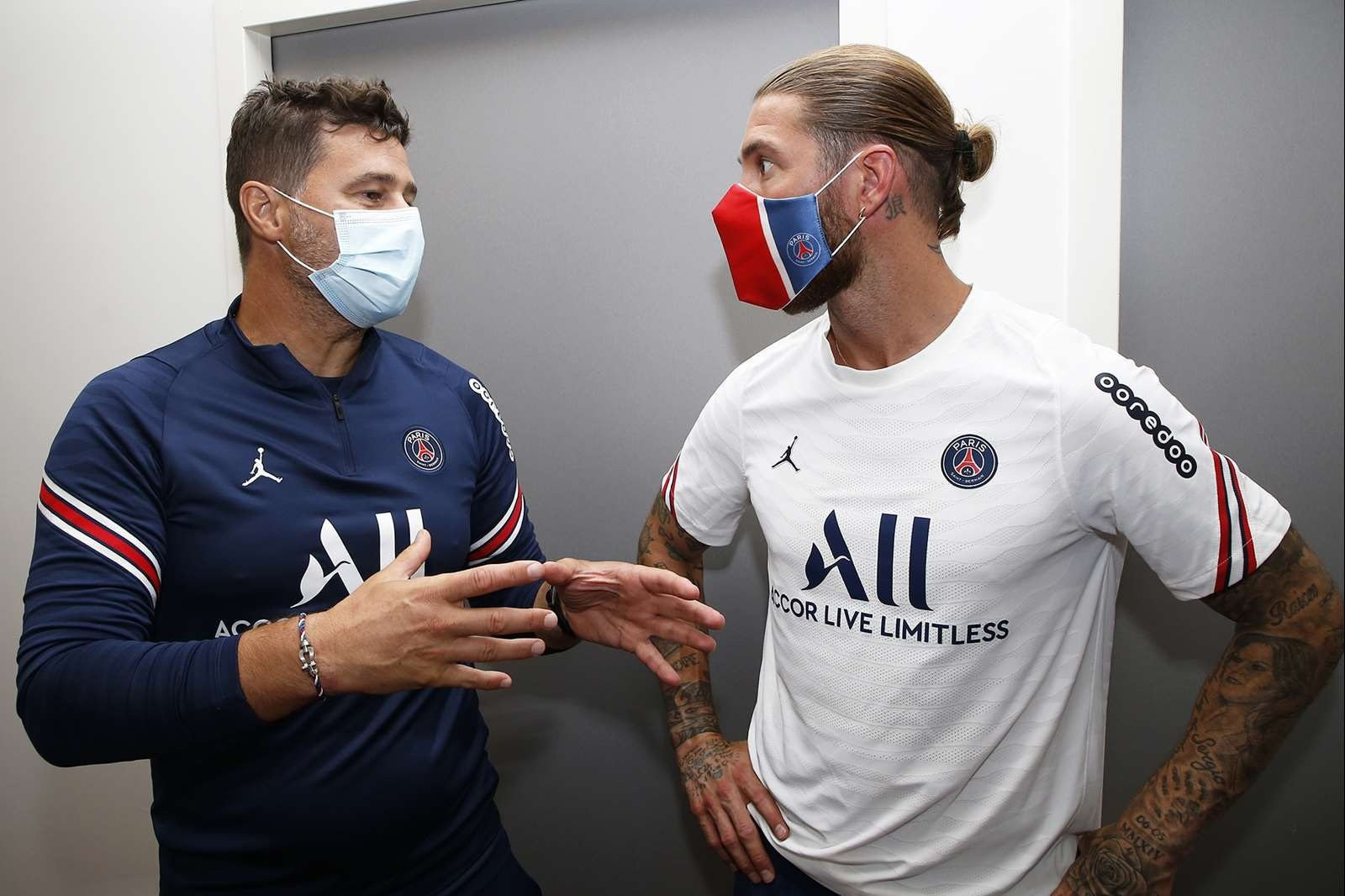 Sergio Ramos junto a su nuevo entrenador, Mauricio Pochettino / EFE