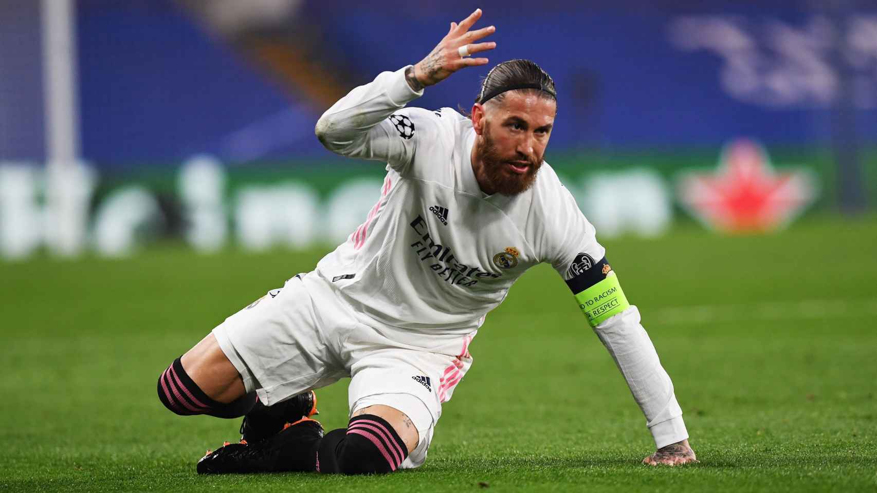 Sergio Ramos quejándose de una acción contra el Chelsea / EFE