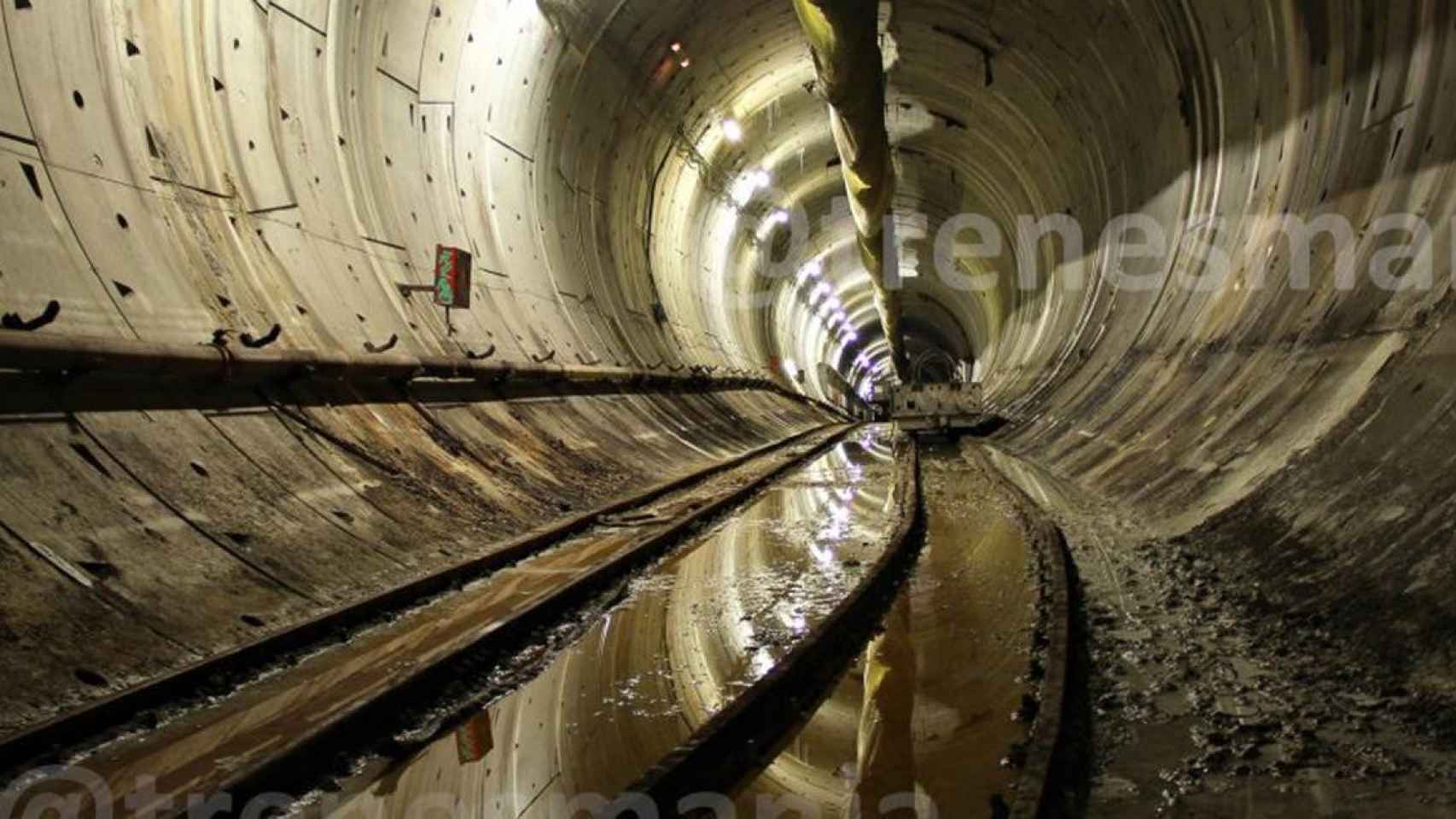 El túnel de la L9, en estado de abandono tras 10 años de obras paradas / CARLOS VILÉS - TRENESMANÍA