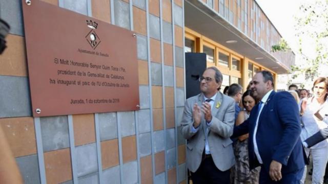 El presidente de la Generalitat, Quim Torra, inaugura una plaza de homenaje al 1-O / EUROPA PRESS