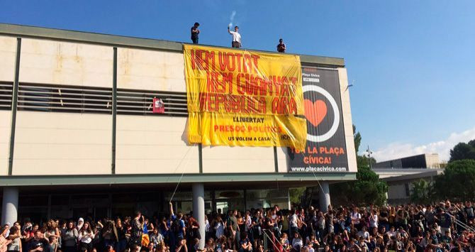 Los estudiantes universitarios que se han concentrado en las facultades de la Universitat Autònoma de Barcelona / CG