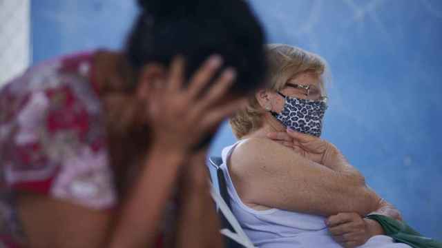 Mujeres esperan a ser atendidas en un hospital de Brasil /EP