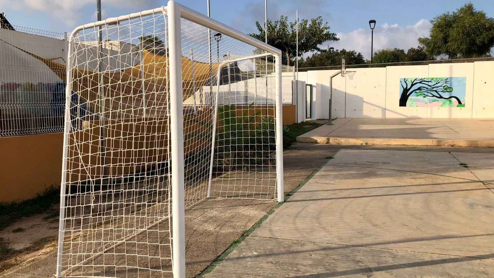 Portería de fútbol en un colegio / EUROPA PRESS