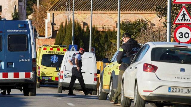 Agentes de los Mossos tras un homicidio / EFE