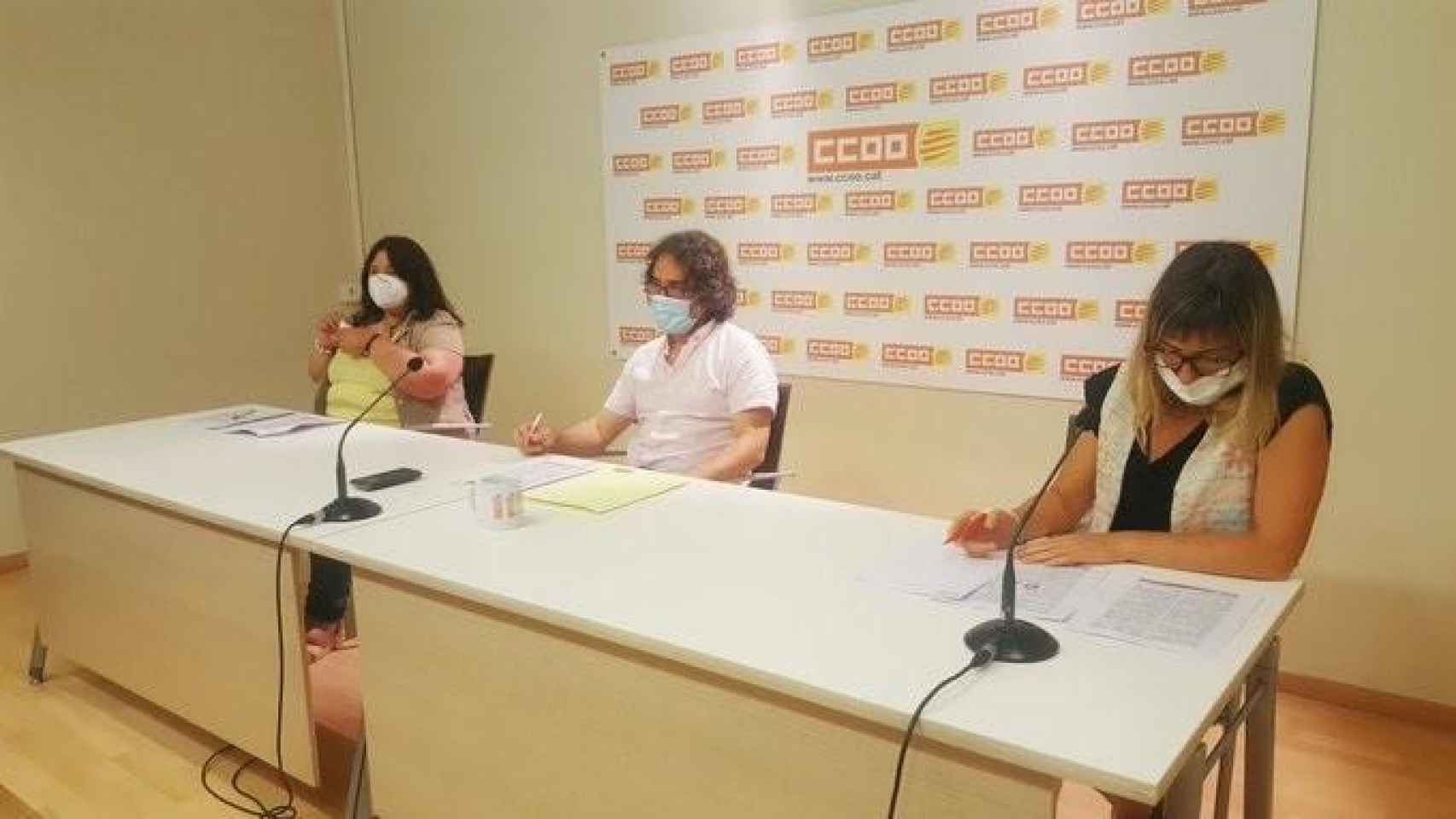 Rosa Maria Villaró, Manel Pulido y Celeste Attias, representantes de la Federación de Educación de CCOO / EP