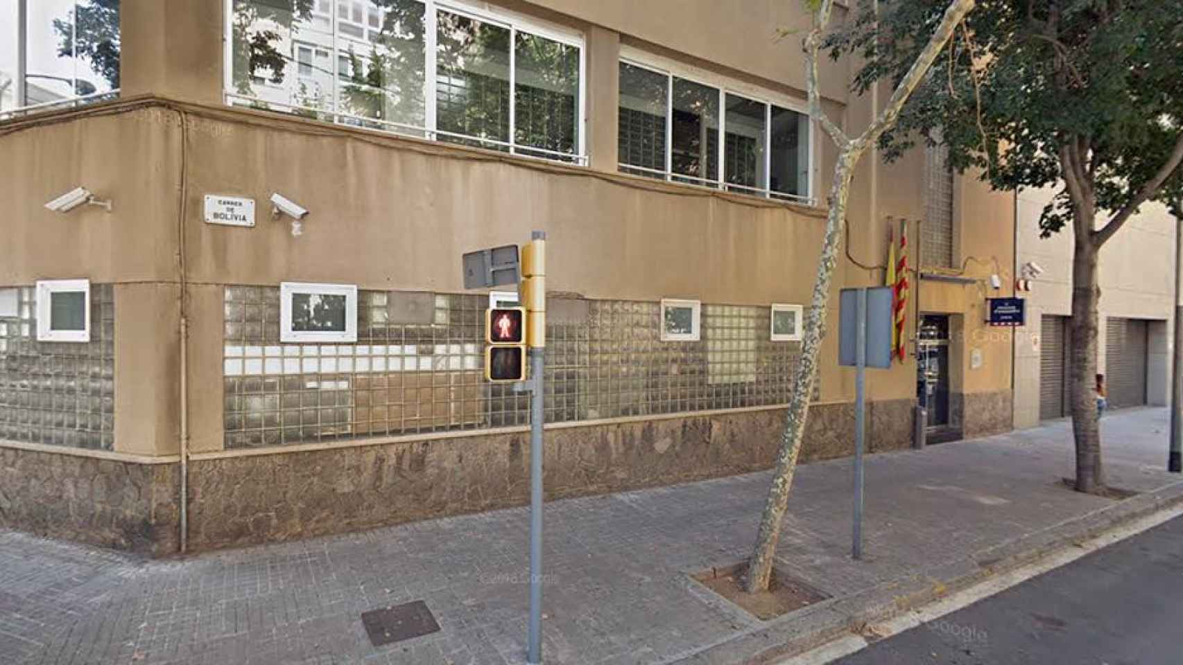 Fachada de la comisaría de los Mossos d'Esquadra en Sant Martí