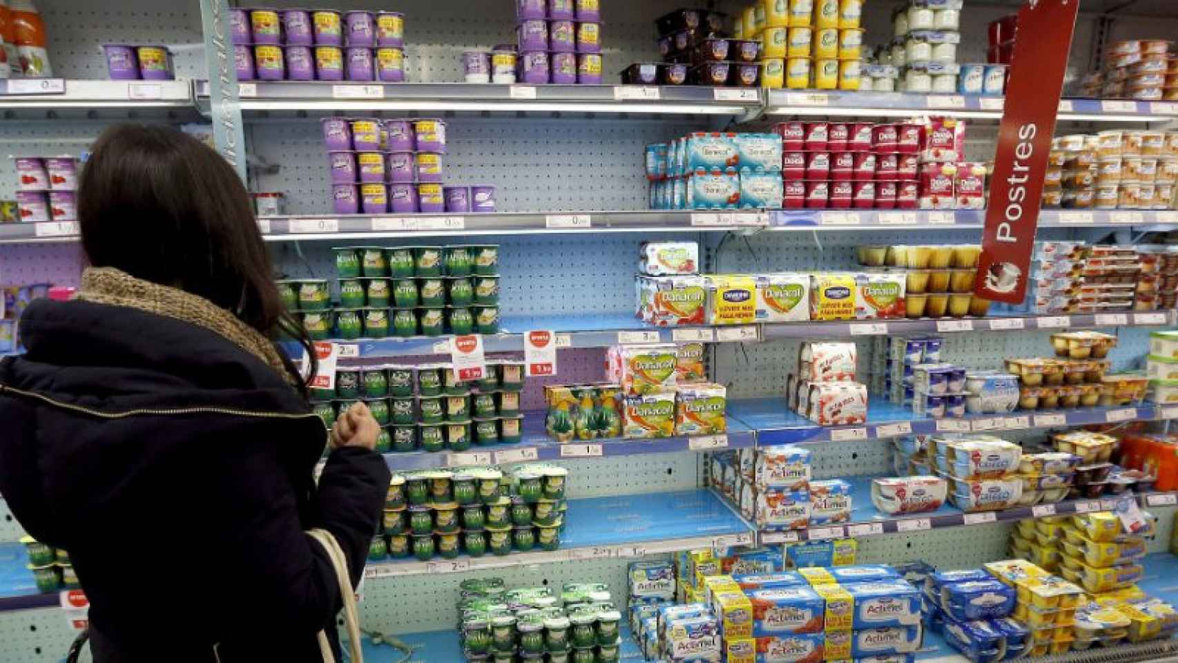 Una foto de archivo de un supermercado - EFE Danone lidera el ranking de fabricantes preferidos